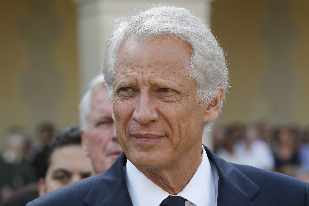 "C'est dix fois plus que les costumes de François Fillon" : dans "Complément d'enquête", les révélations de Robert Bourgi sur des cadeaux qu'aurait reçus Dominique de Villepin