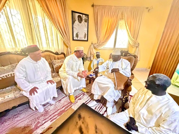 Visite de Son Excellence Monsieur Hassan Naciri, Ambassadeur de Sa Majesté, à Son Éminence Cheikh Boubacar Mansour Sy, Khalife Général de la Tariqa Tijania Malikite