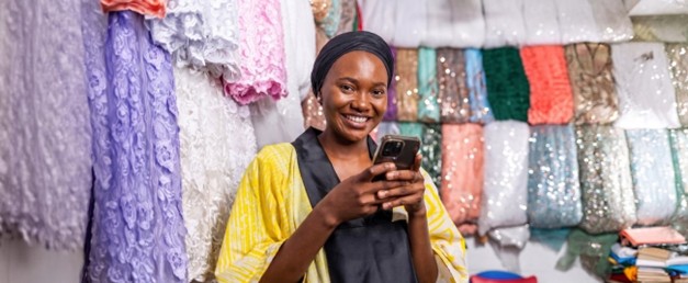 La Banque africaine de développement et AXIAN lancent un programme de finance numérique pour soutenir 34 000 entreprises dirigées par des femmes en Afrique